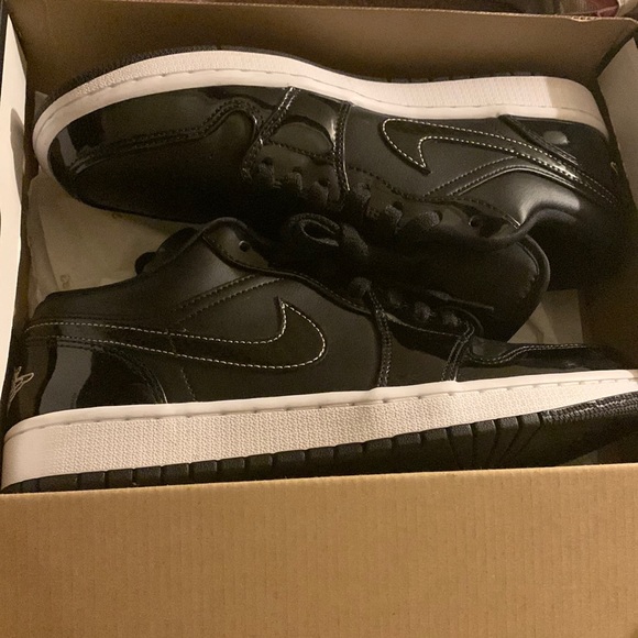 Size 8.5 - Picture 1 of 1